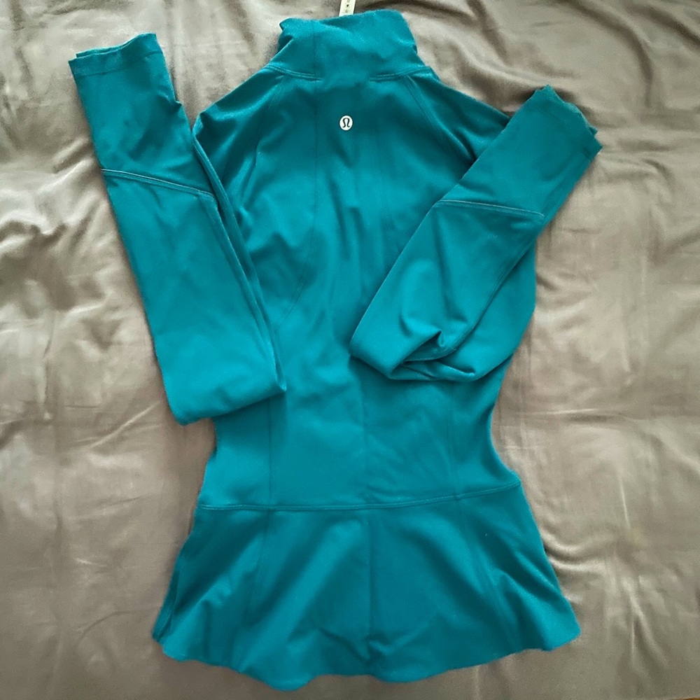Lululemon turquoise jacket size 2 NWOT - Picture 2 of 3